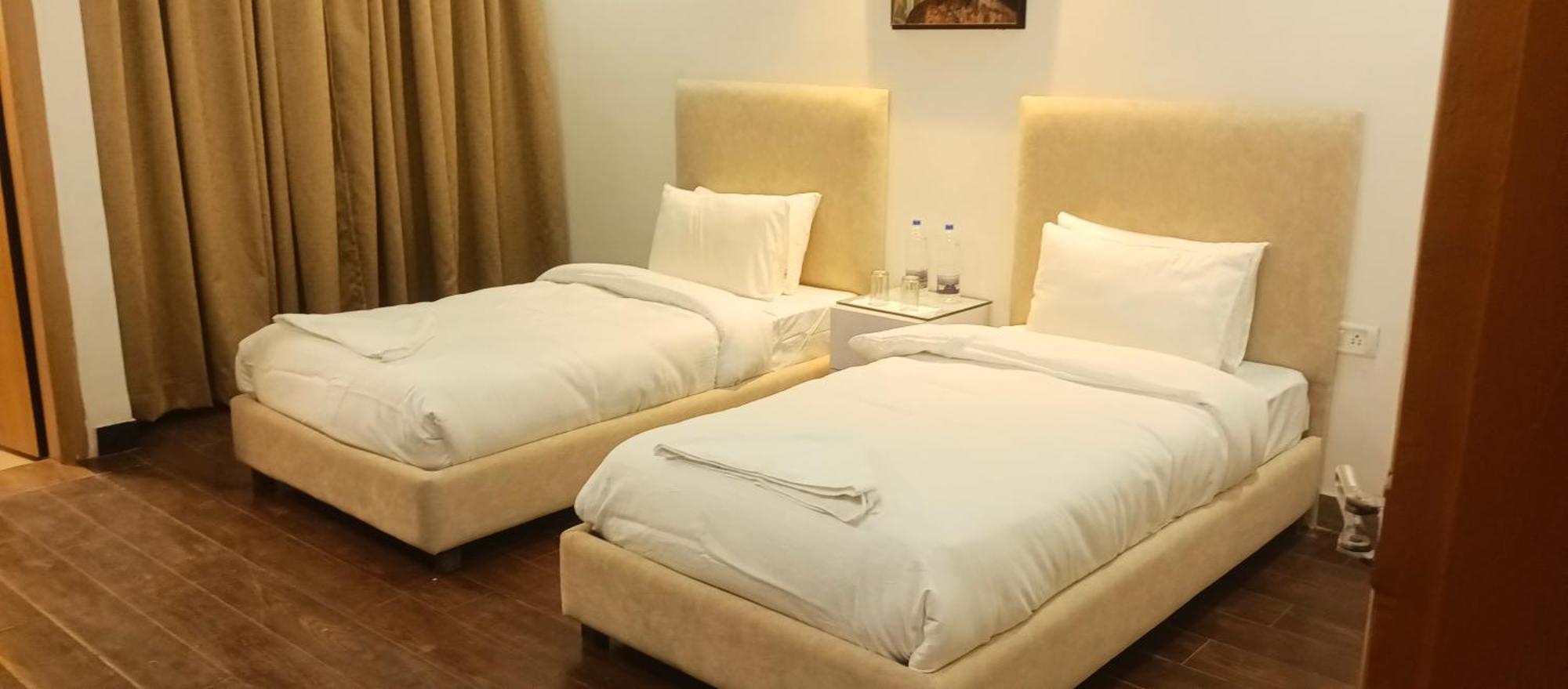 Hotel Elite Sector 45 I Gurgaon Central I Couple Friendly Exterior photo