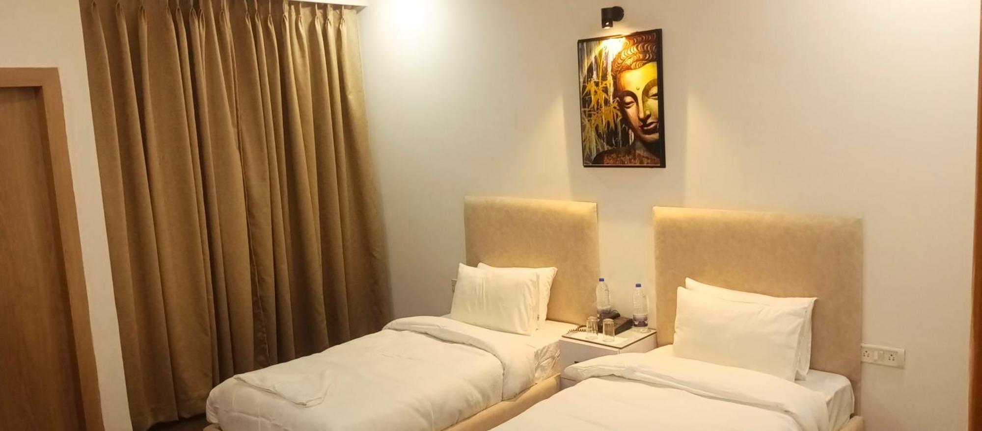 Hotel Elite Sector 45 I Gurgaon Central I Couple Friendly Exterior photo